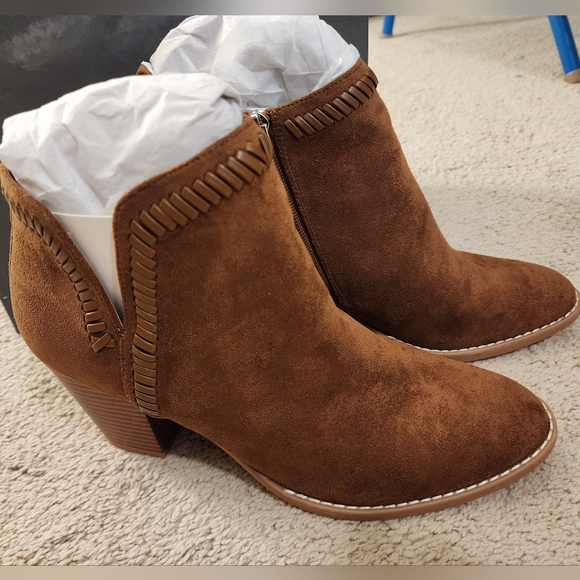 Diba Shoes - Caramel Genuine Suede Ankle Boots By Diba Side Zip Great Quality Size 9.5
